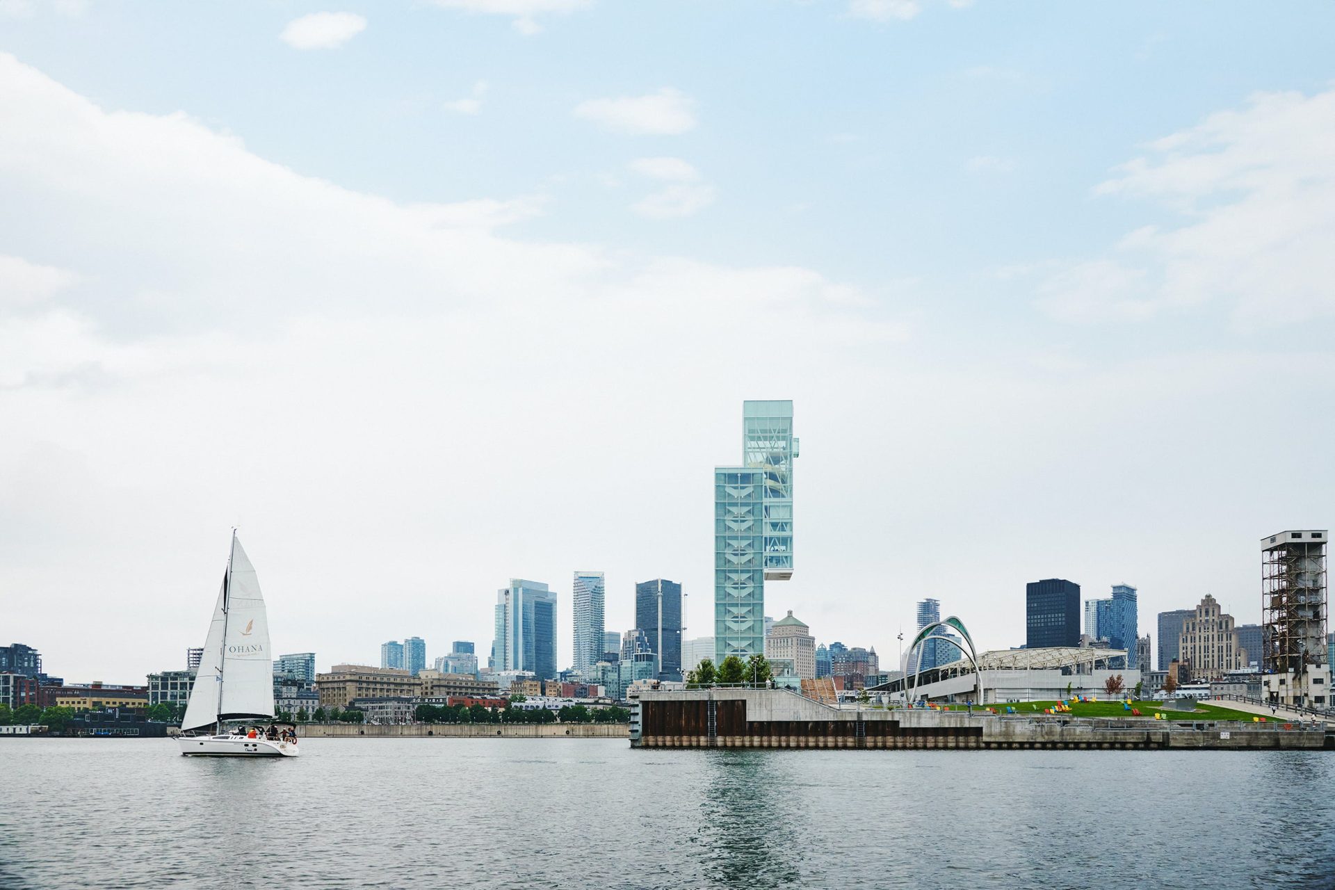 Voilier sur lac de Montr&eacute;al
