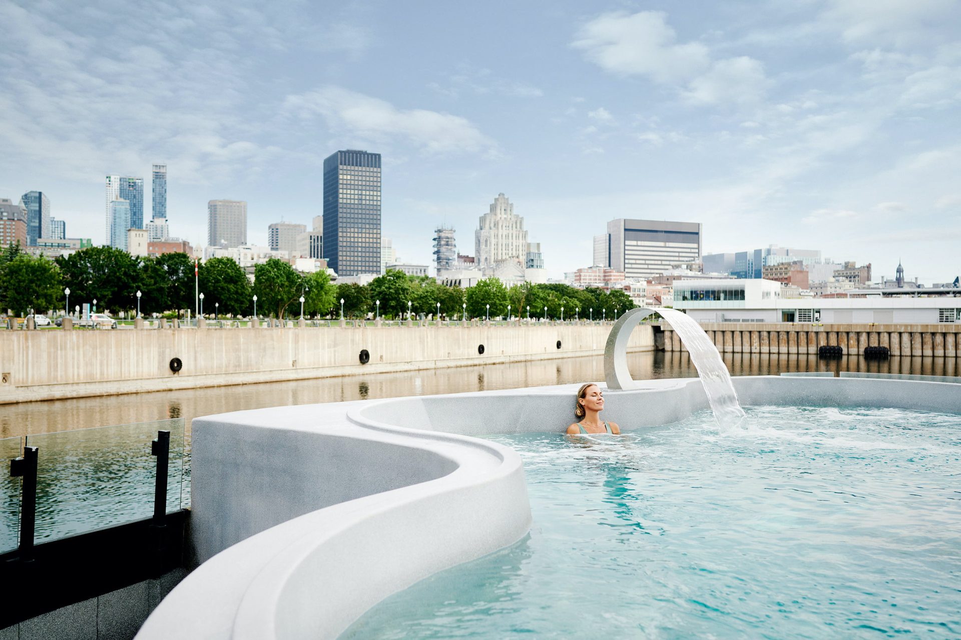 Spa en plein air sur le Saint Laurent de Montr&eacute;al