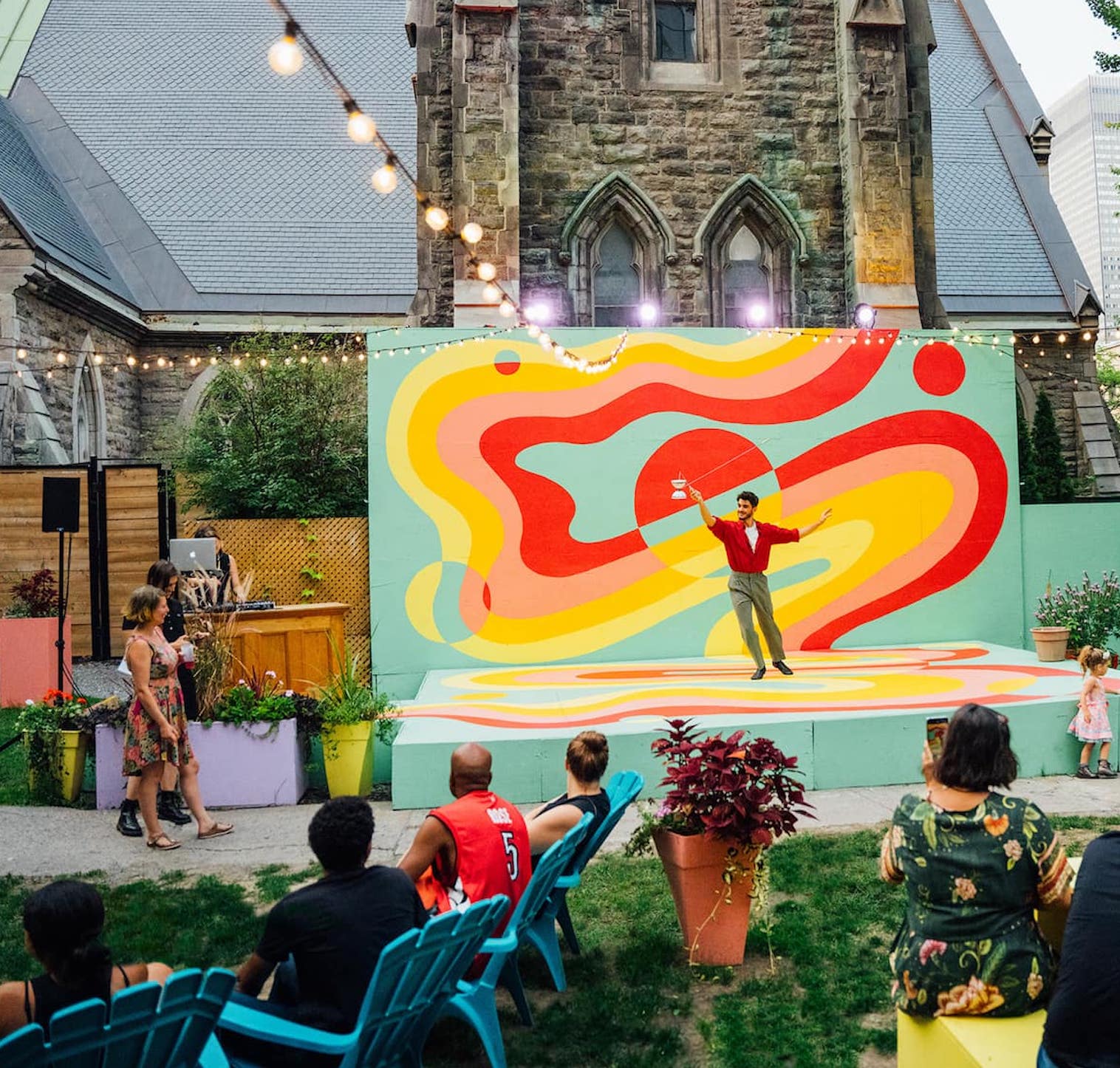 Sc&egrave;ne de spectacle de rue &agrave; Montr&eacute;al